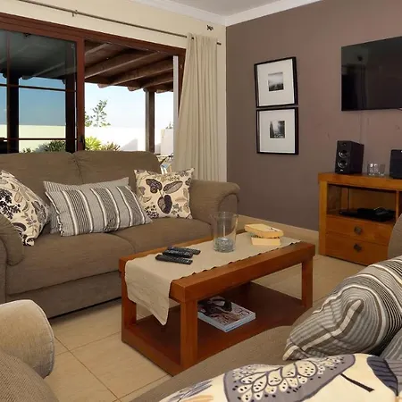 Playa Blanca Sleeps 6 Pool Air Con Wifi Villa Playa Blanca (Lanzarote)